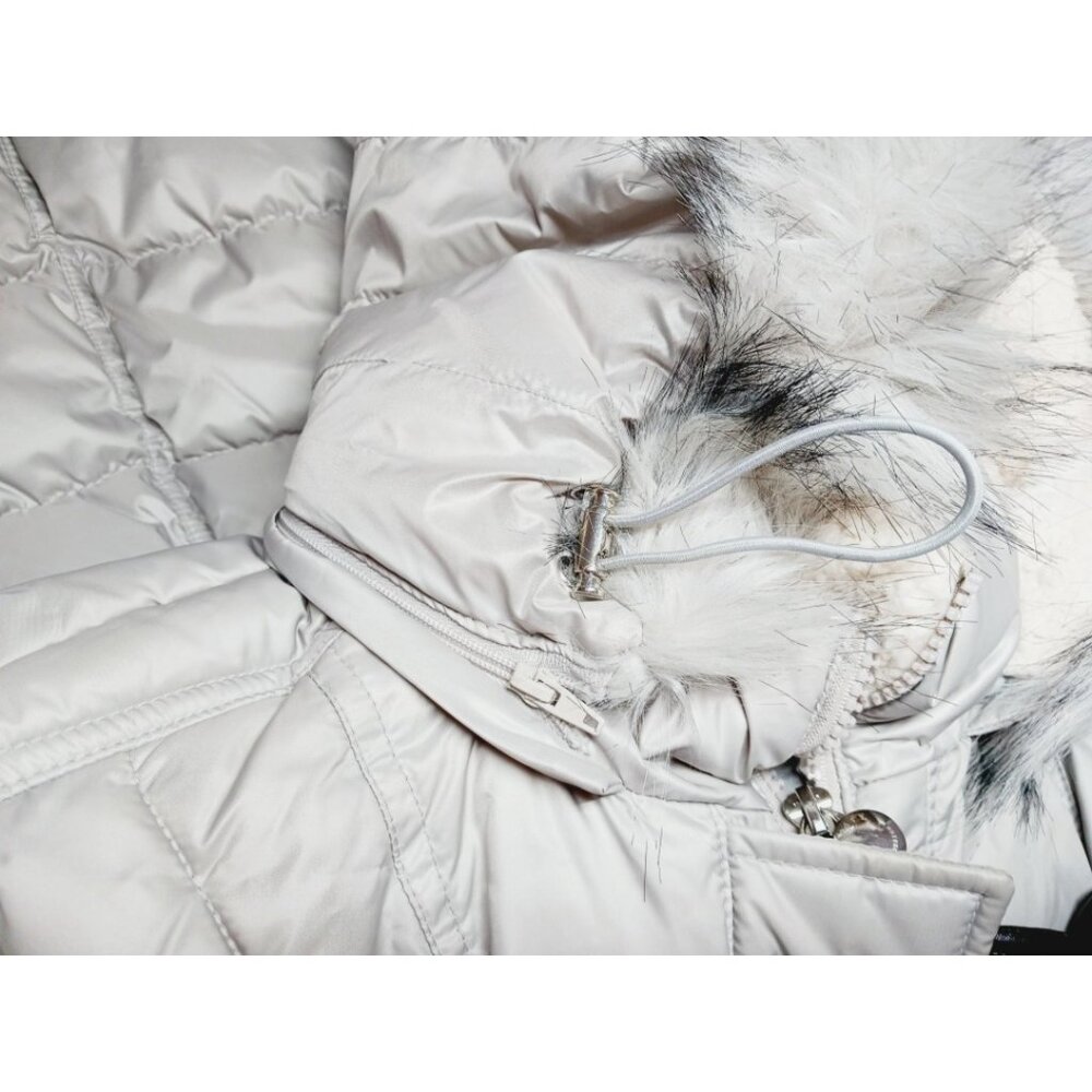 Long winter puffer coat with duffle button design with a zip closure - Picture 7 of 15